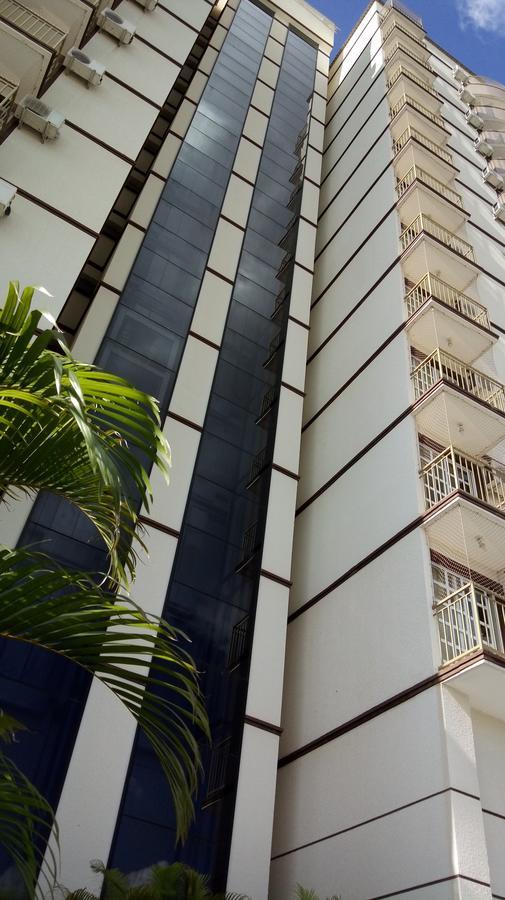 Exclusive Diroma Flat